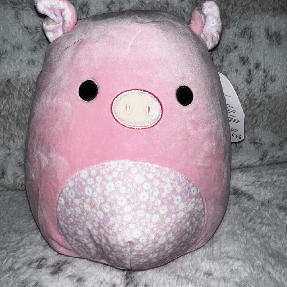 Peter the pig squishmallow size 8 inches Easter edition new:)